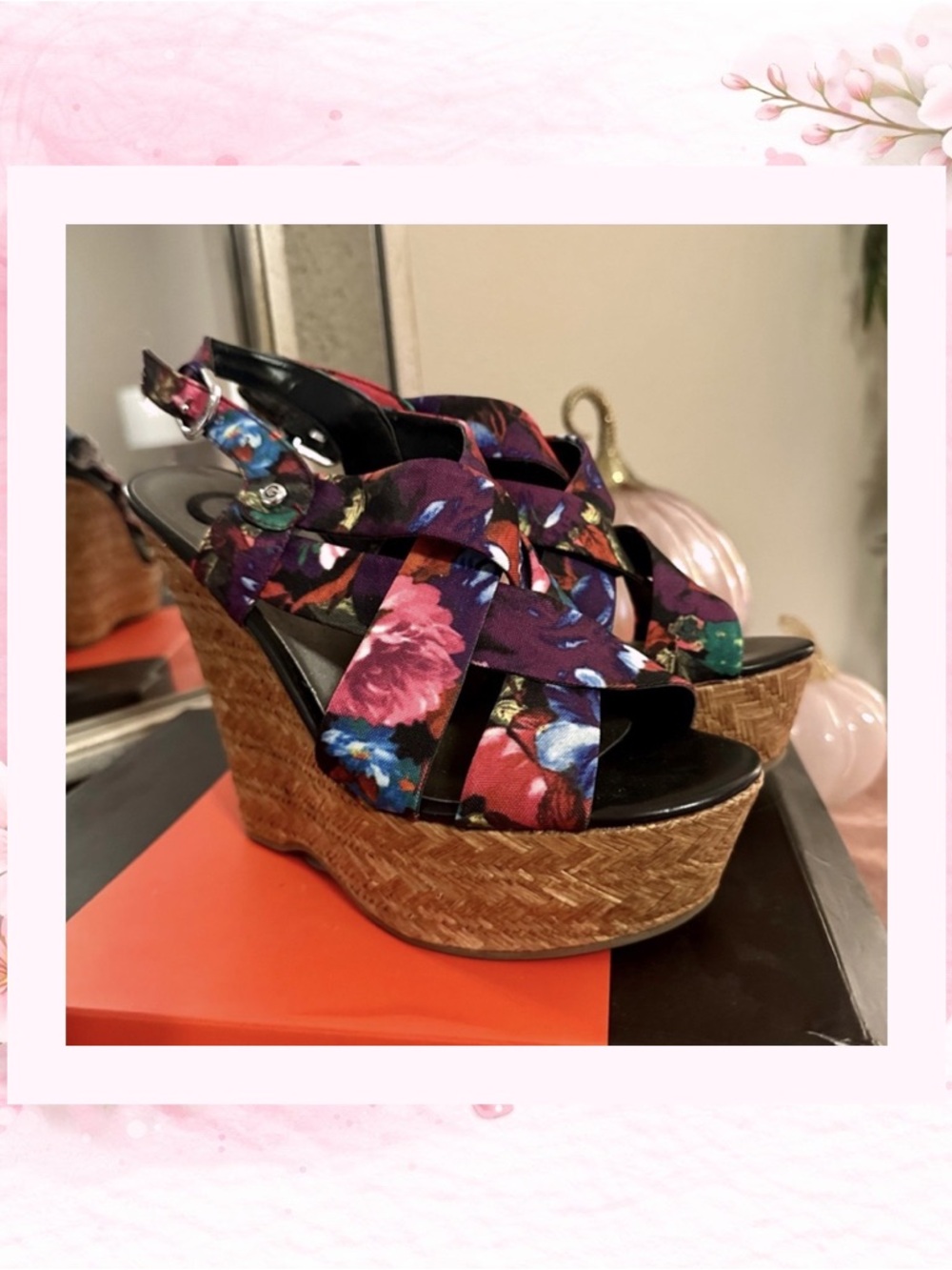 NWT Guess Havana Wedges Size 8 🌸 Floral Platform Sandals